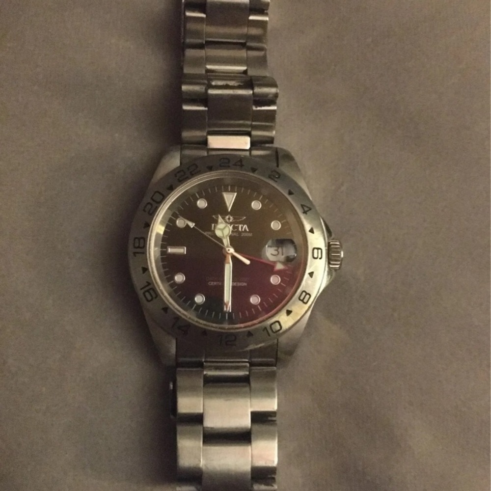 Men’s silver invicta gmt watch